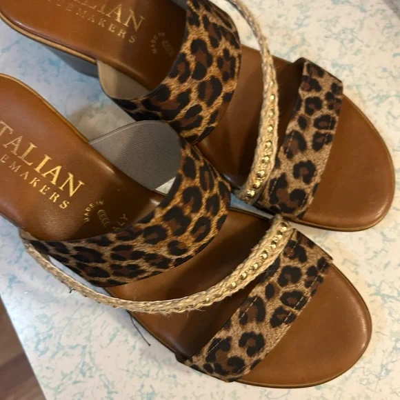 Italian Shoemakers Brown and Black Sandals for Effortless Elegance - Picture 2 of 8